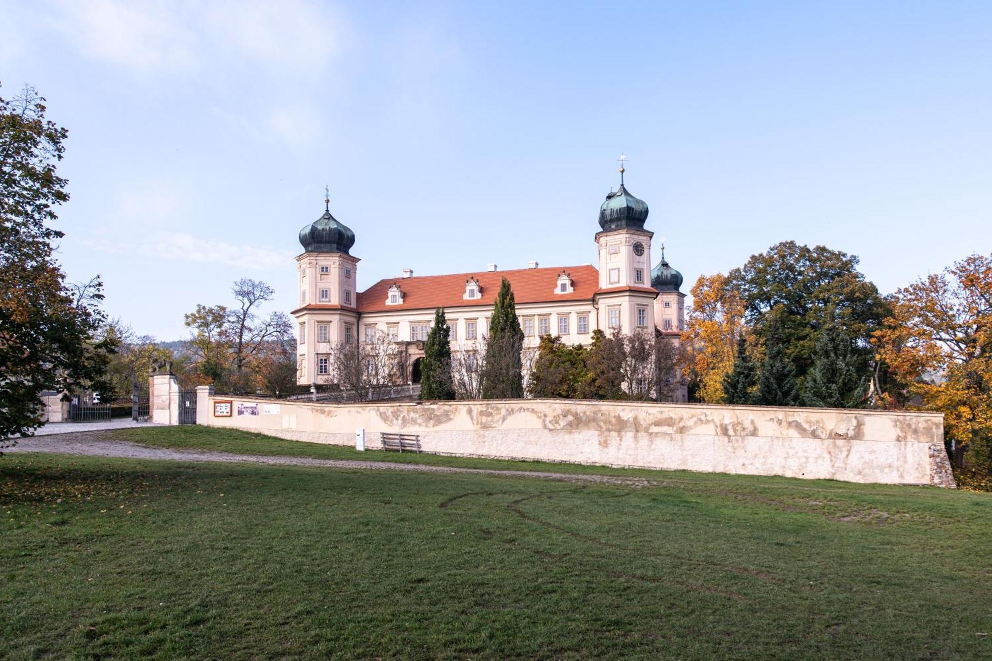 Penzion Stribrna Lhota Mnisek pod Brdy Exterior photo